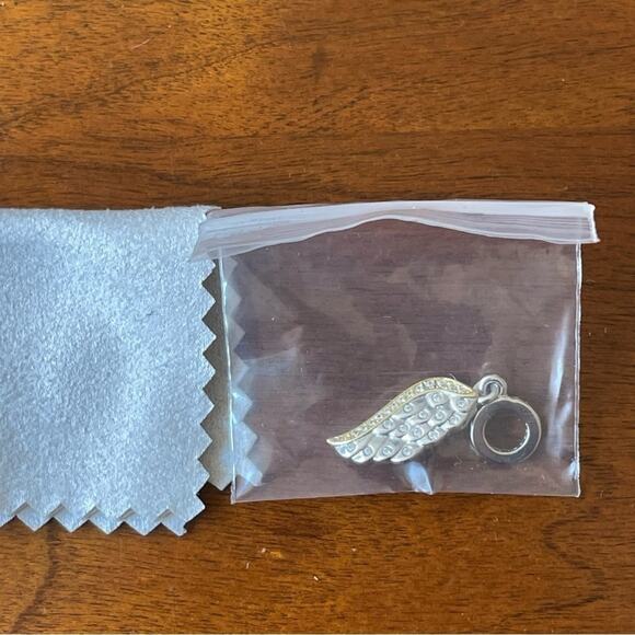 Nina Queen Loving Angel Wing CZ Sterling Silver Charm‎ - Picture 6 of 7